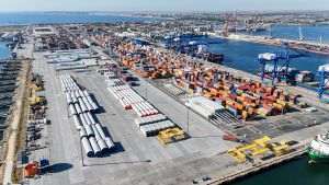 Terminalul DP World din Constanţa va fi electrificat în urma unei investiţii de 53,8 milioane de euro, cofinanţată de Uniunea Europeană